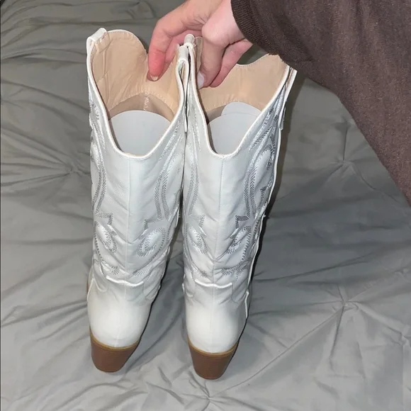 Point Toe Western Cowboy Boots - Picture 5 of 6